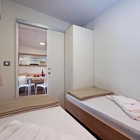 Eurocamp Mobile Homes At Campsite Porton Biondi Rovinj Habitación foto